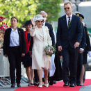 23. mai: Dronning Sonja er til stede ved åpningen av de 66. Festspill i Bergen. Festspillenes styreleder, Magne Furuholmen, ledsager Dronningen. Foto: Marit Hommedal / NTB scanpix